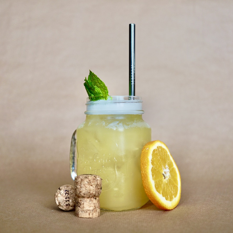Koktejl s citronem a mátou